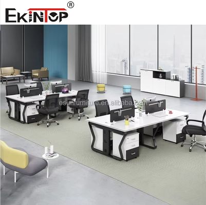 สถานที่ทํางานสํานักงาน โต๊ะทํางานแบบจําลอง เฟอร์นิเจอร์สํานักงานแบบเปิด โต๊ะทํางานพนักงานแบบจําลอง